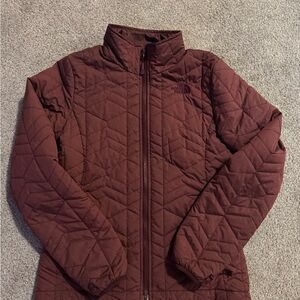 The North Face Women's Quilted Puffer Jacket - Burgundy